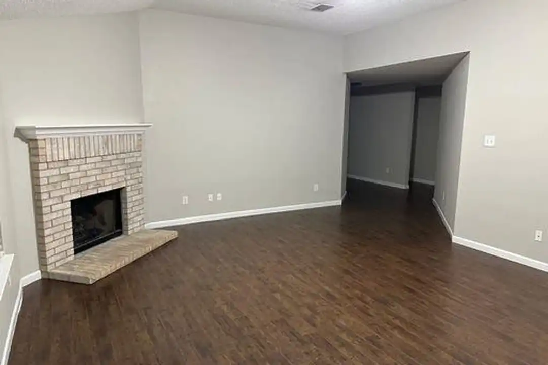 9328 Goldenview Dr - View 4