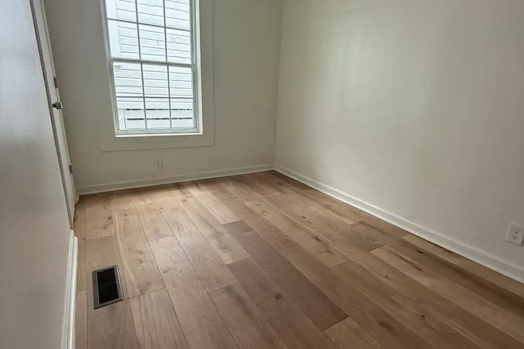310 Gamma St S - More
