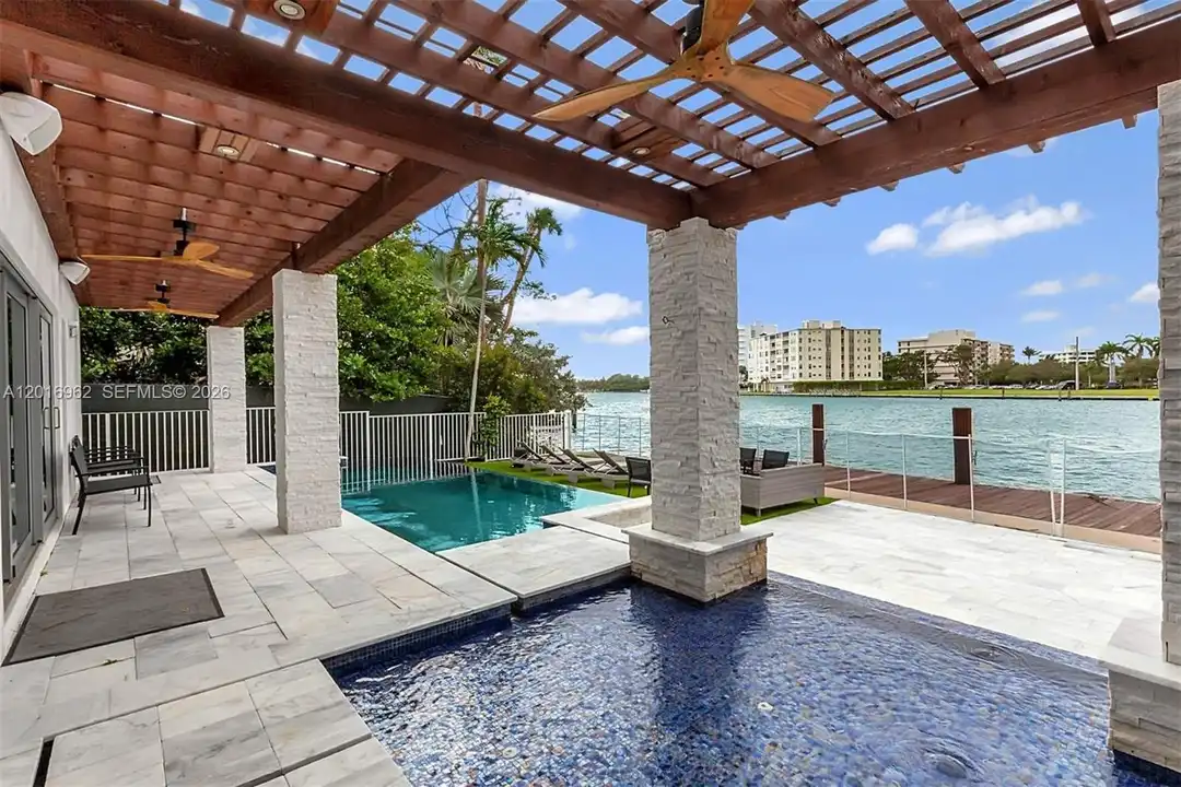 9380 Bay Dr - View 2
