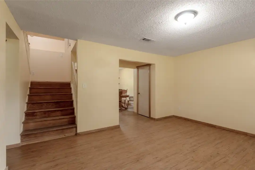 86 Oak Hill Dr - View 3