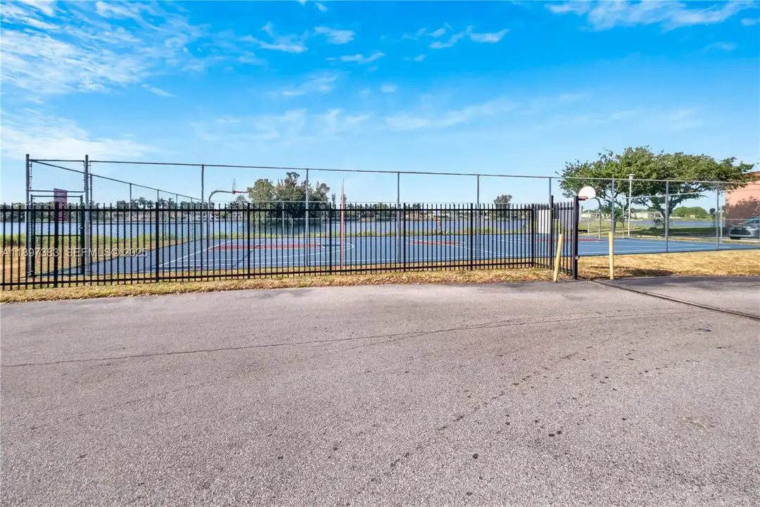 2020 NW 119th St unit 1122 - View 6