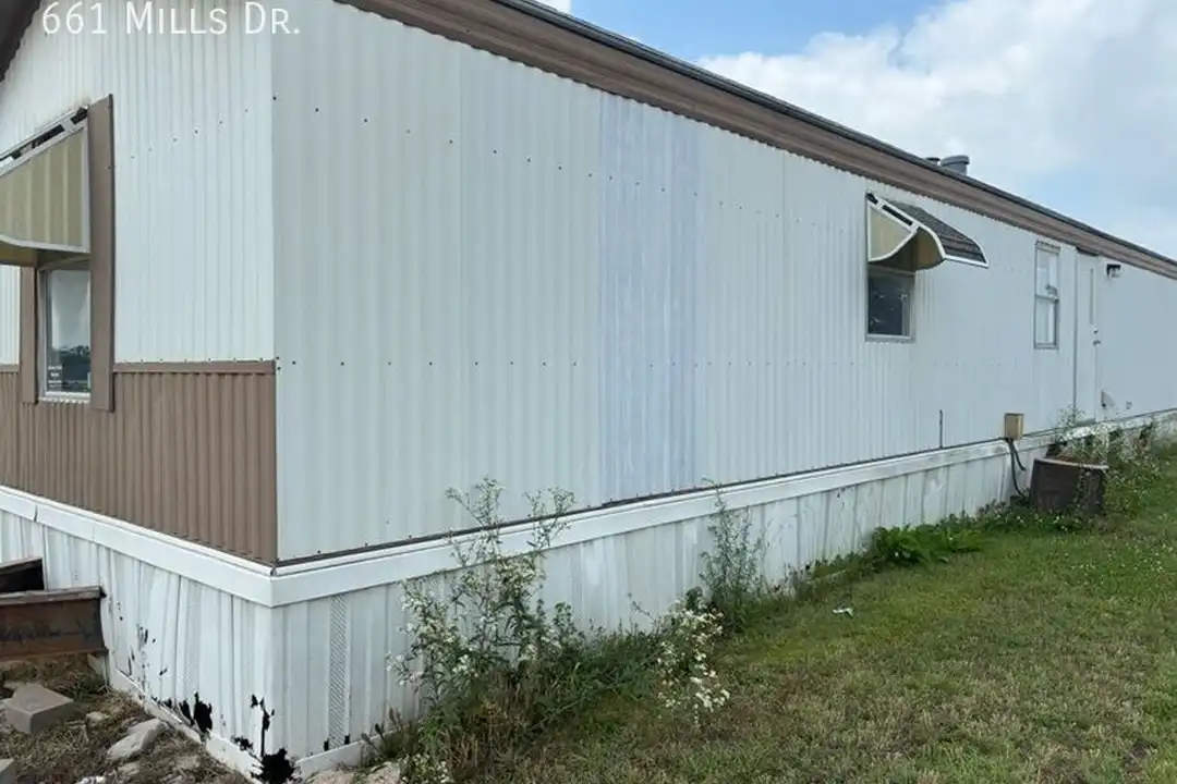 661 W Mills Dr - View 4