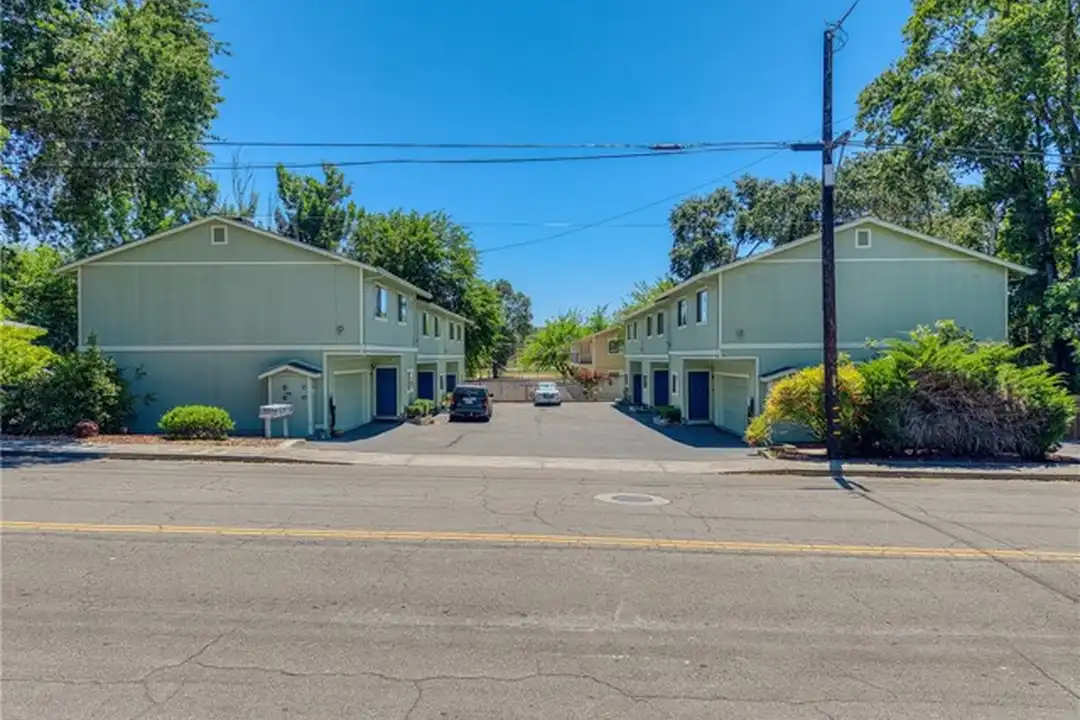 687 Armstrong St – photo 1 of 28