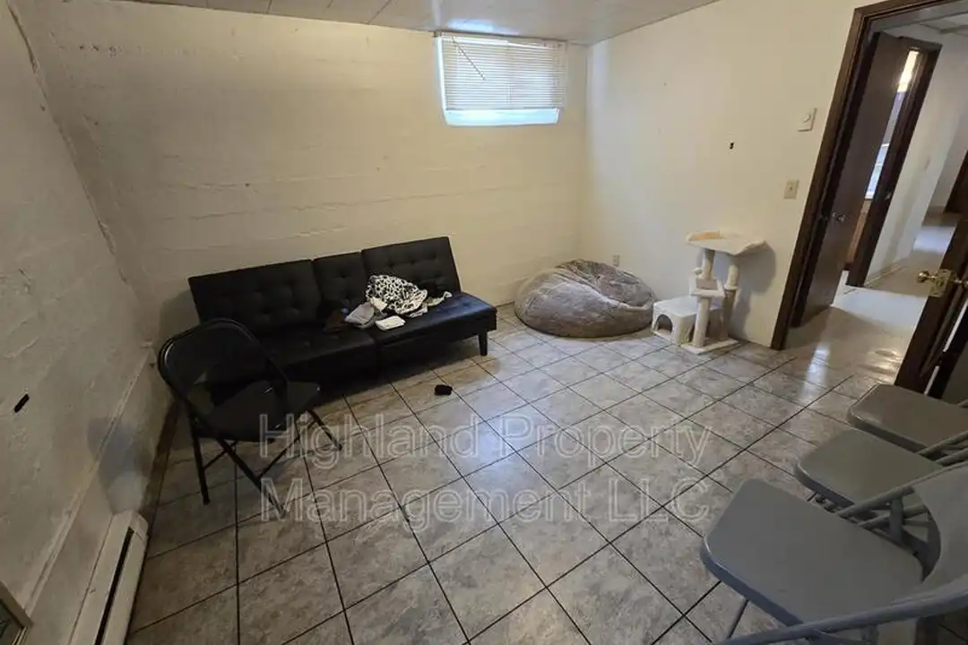520 NE Maple St unit # C - More