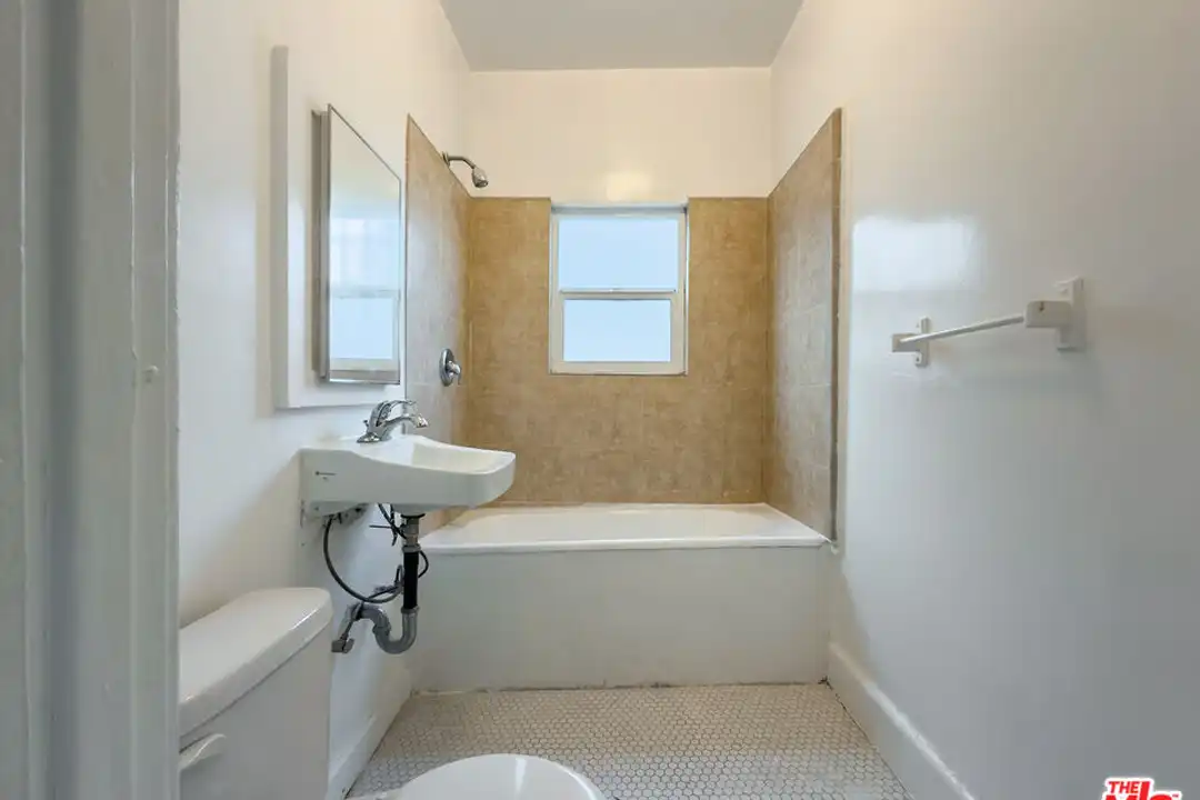 Apartment in Los Angeles - View 2