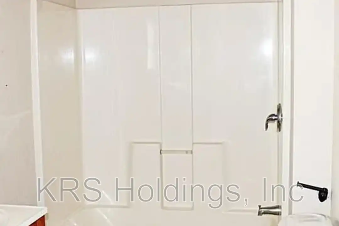 1130 Commerce Ave - View 6
