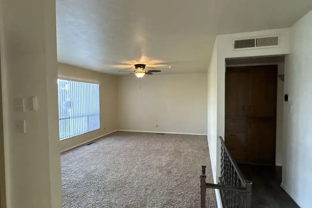3504 W Cutler Ave - View 3
