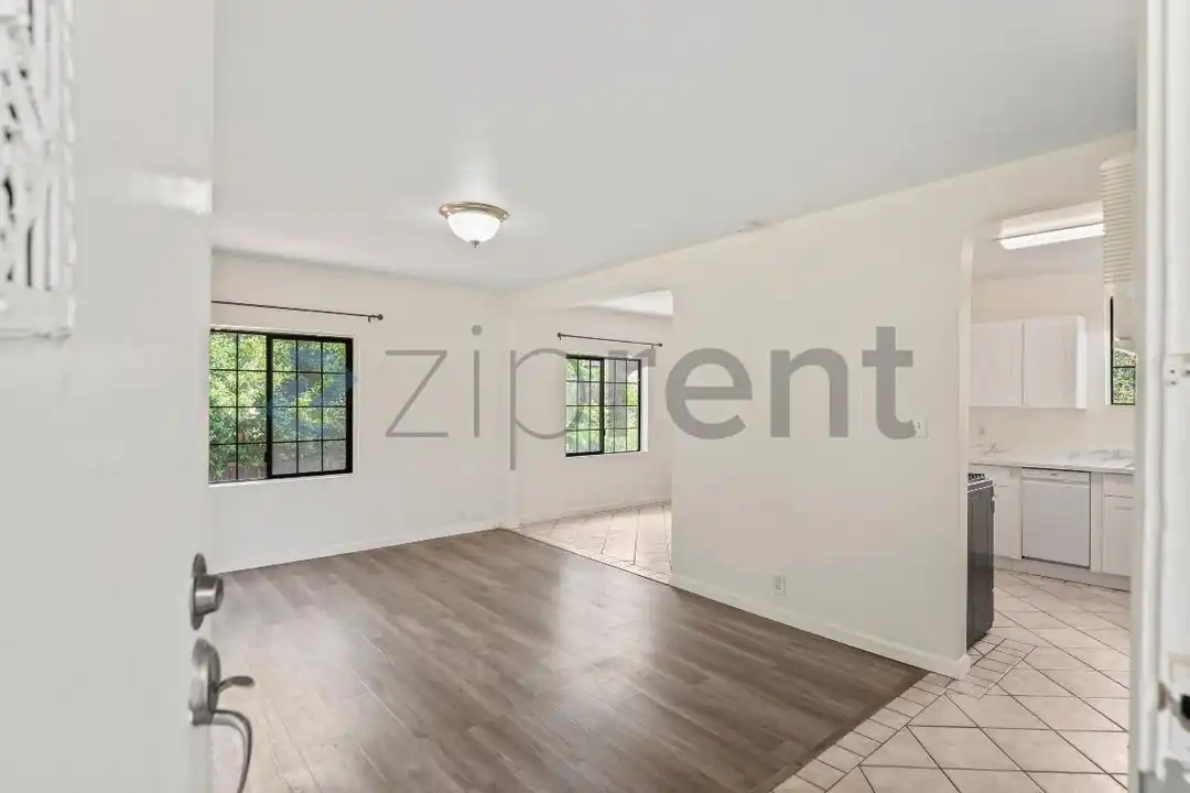 728 E 24th St unit 728 - View 2