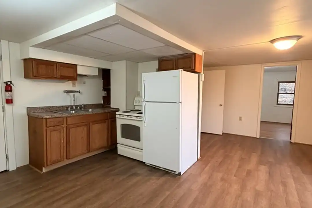 37 Biggs Ln unit 6 – photo 1 of 9