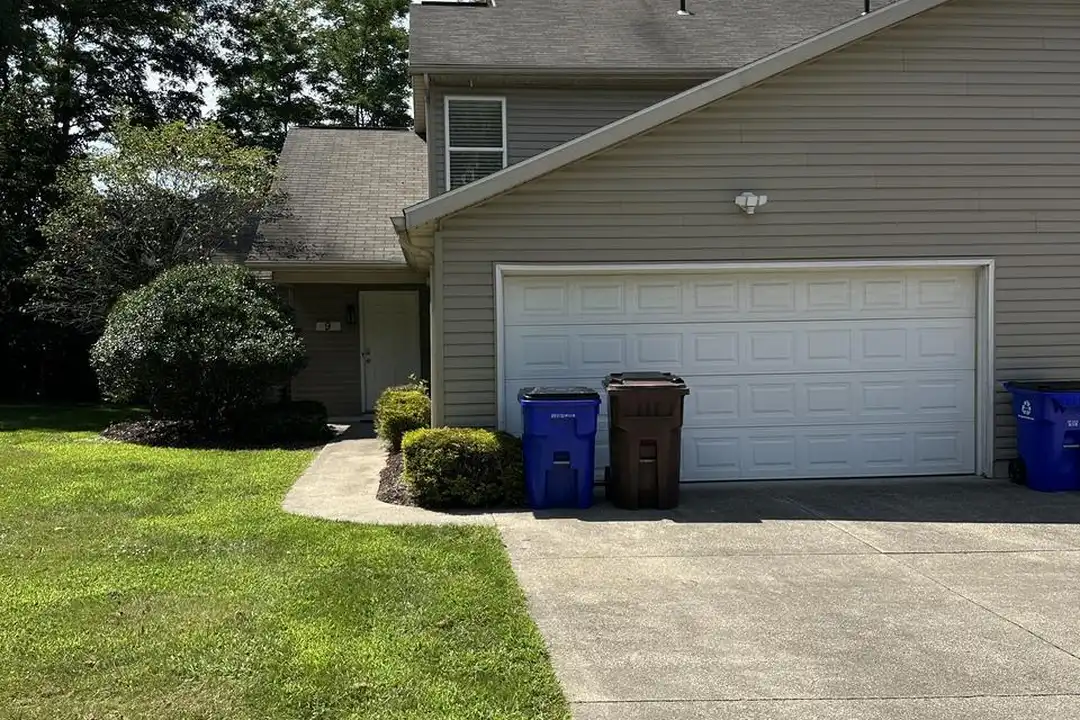 9 Fountain Dr – photo 1