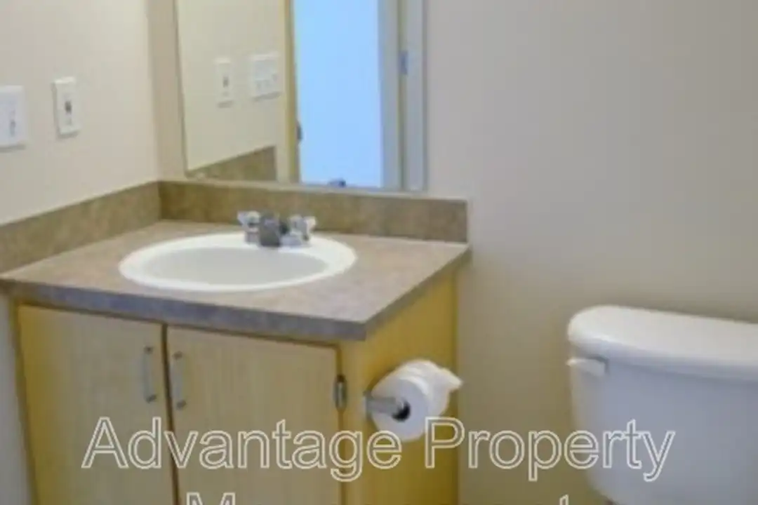 739 Jackson St W unit # 1 - More