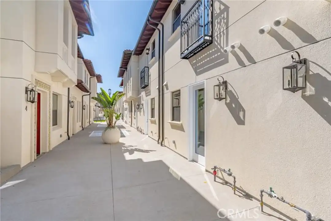 180 New Ave unit 5 - View 2