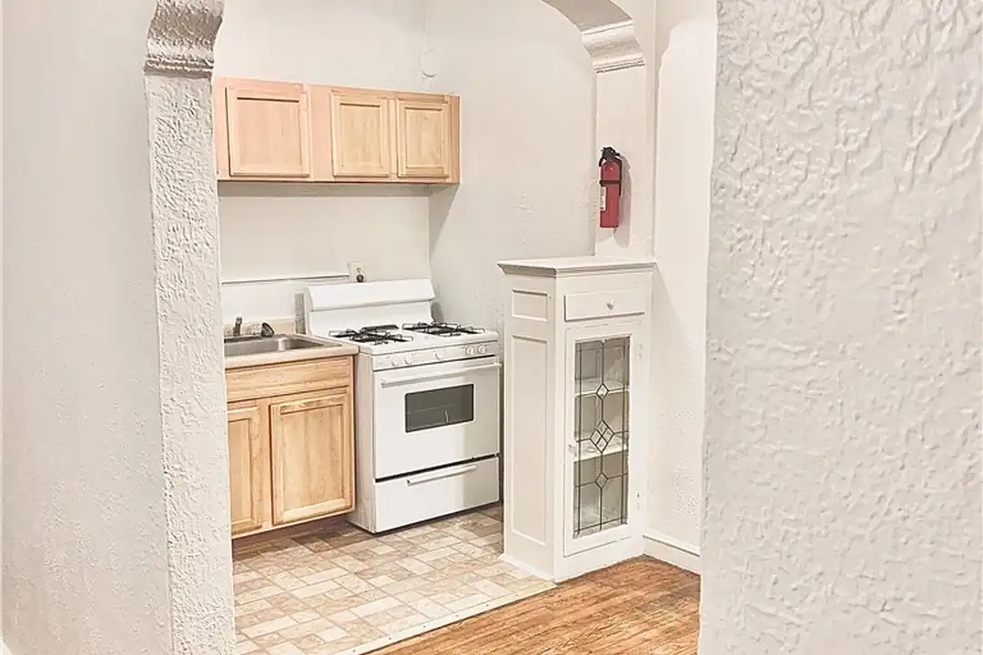 2830 E 130th St unit 8R – pohled 3