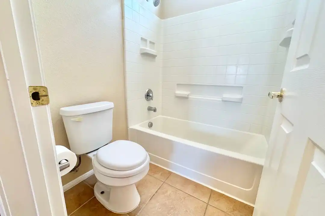 House in Las Vegas, Silverado Ranch - More