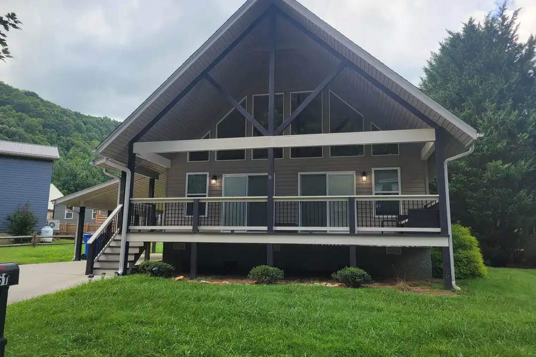 61 Indian Trace Rd – photo 1 of 24