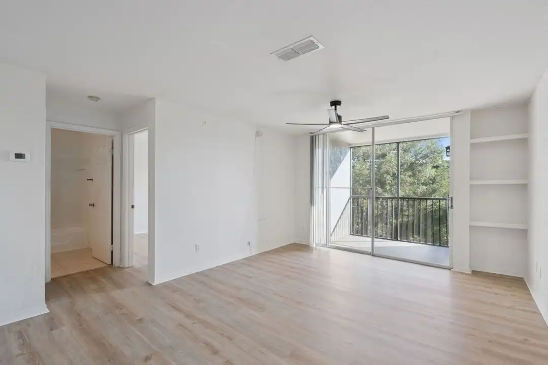 8813 Latrec Ave – další