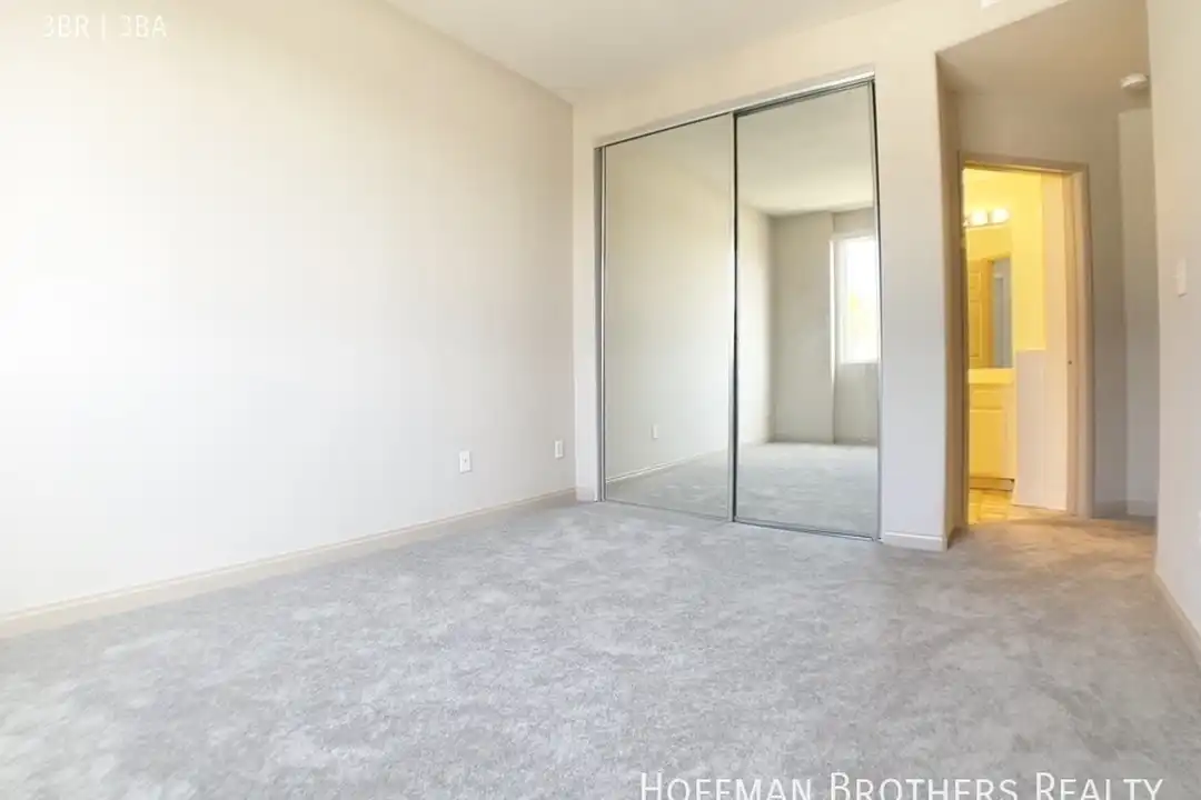 10133 Tabor St - More