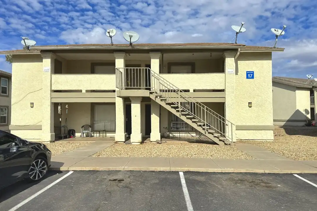 465 W Ivyglen St - View 3