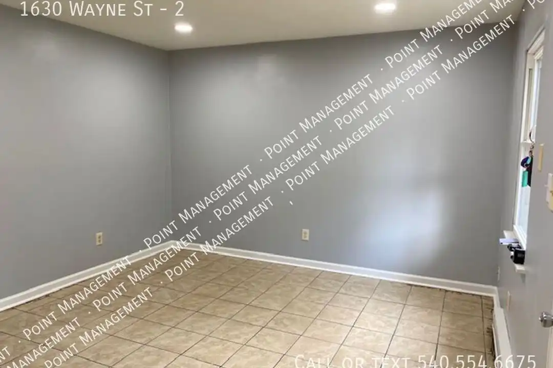 1630 Wayne St NE – photo 1