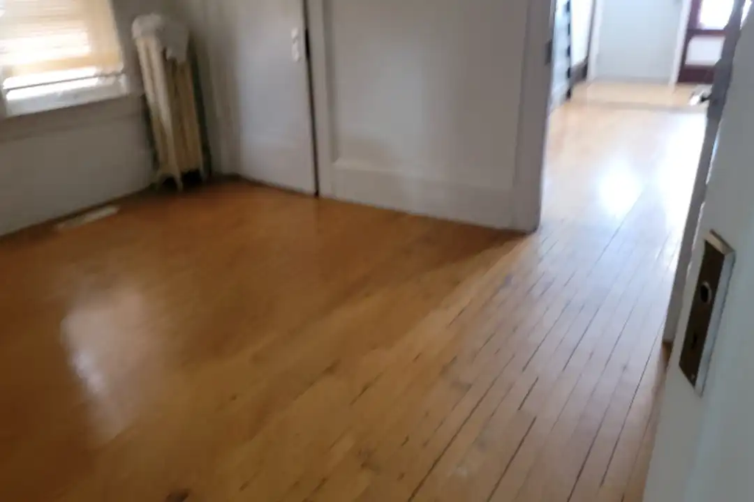 2462 W Michigan St – další