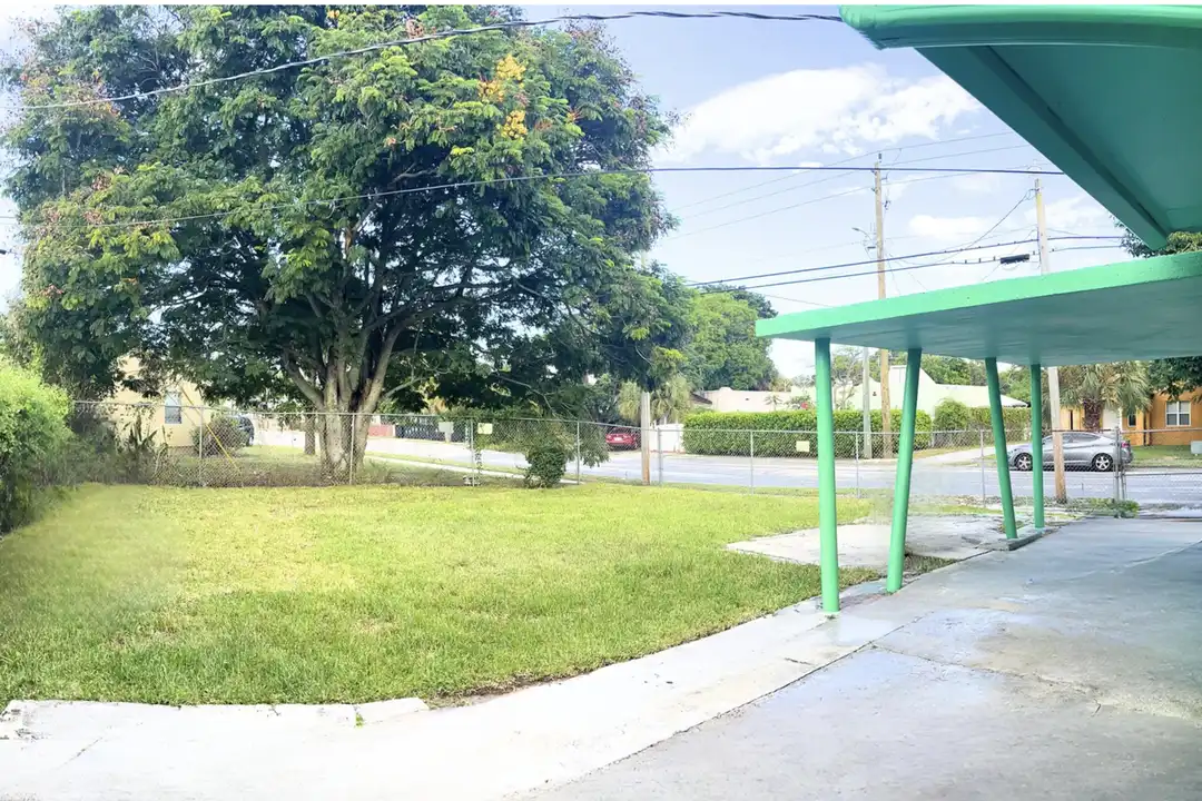 801 30th Ct - View 2