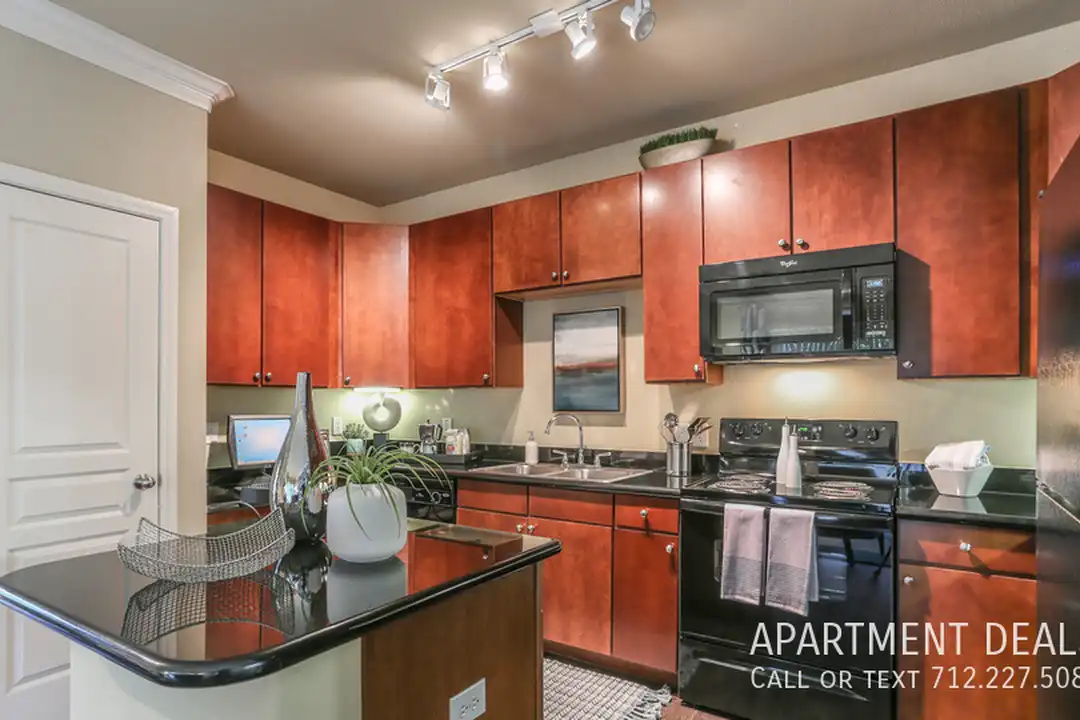 1461 Louisiana Ave - View 3