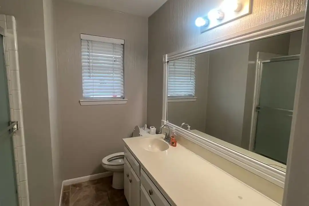 213 Cindy Ann St - More