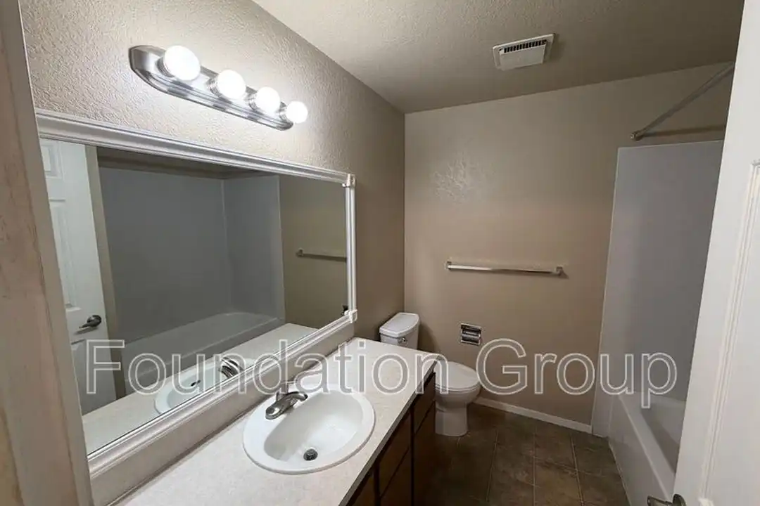 938 N 100th St unit 302 – další