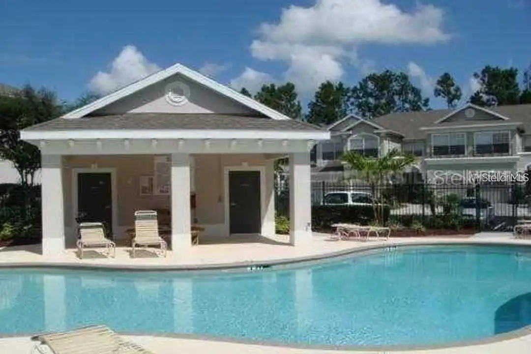 2052 Park Crescent Dr - View 5