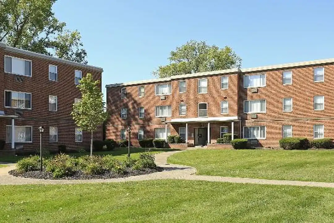 4326 Northfield Rd – photo 1 of 50