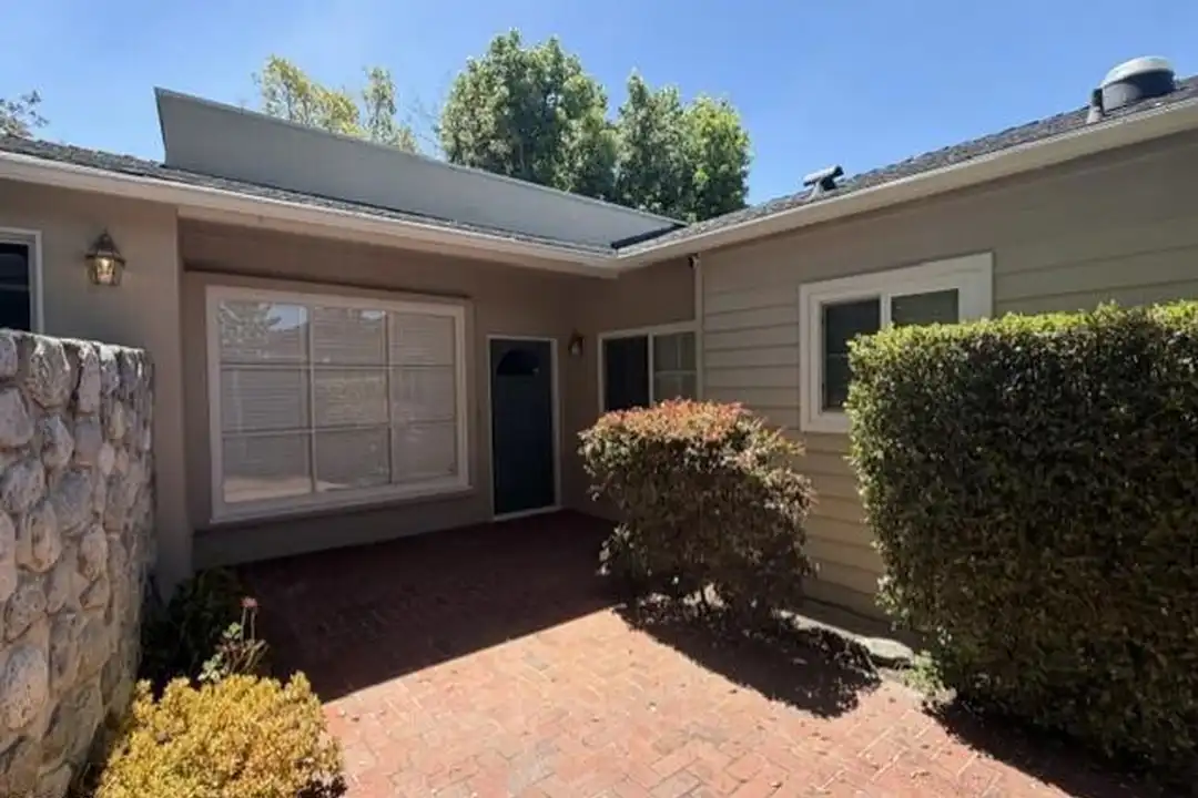 3040 Orange Ave - More