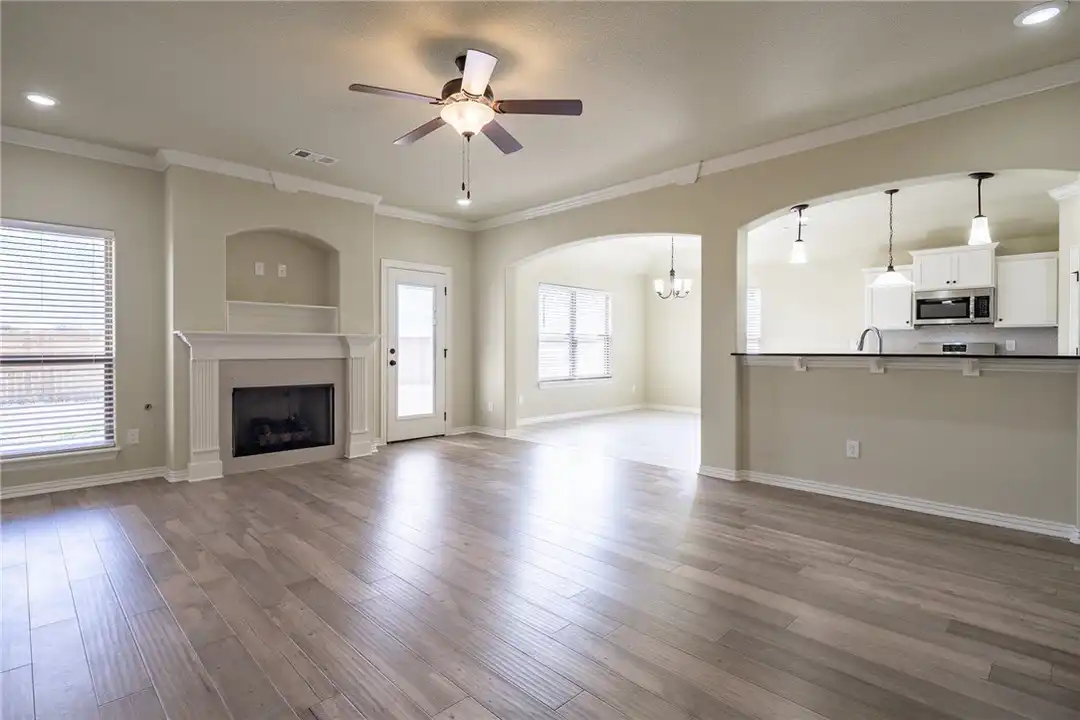 921 Sassafras Ln - View 5