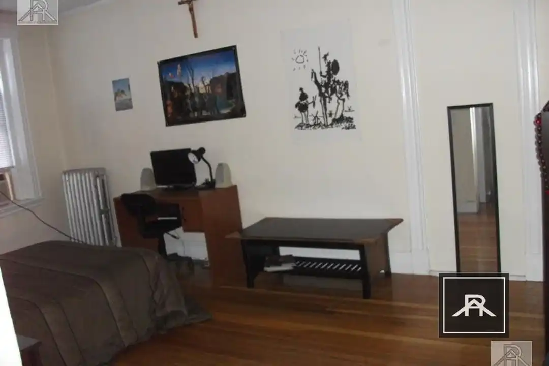 17 Glenville Ave unit 2 - View 4