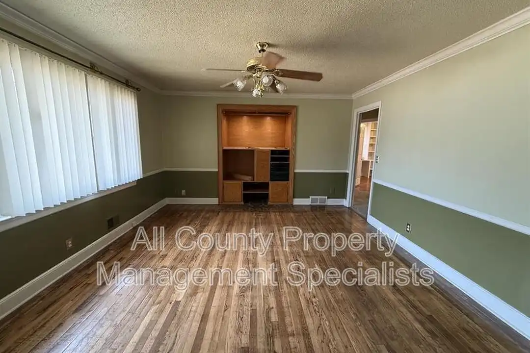 House in West Columbia - View 3