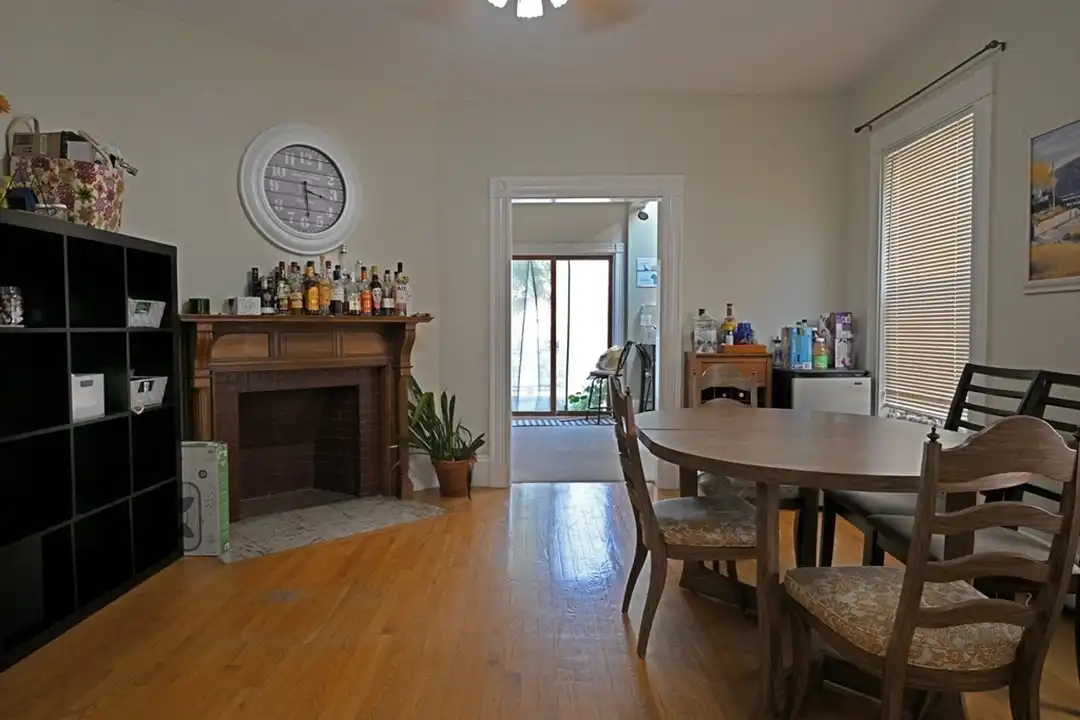318 N Harvard St – další