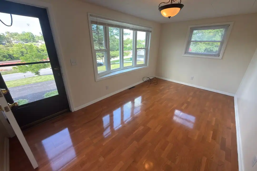 945 Depot St NE - View 6