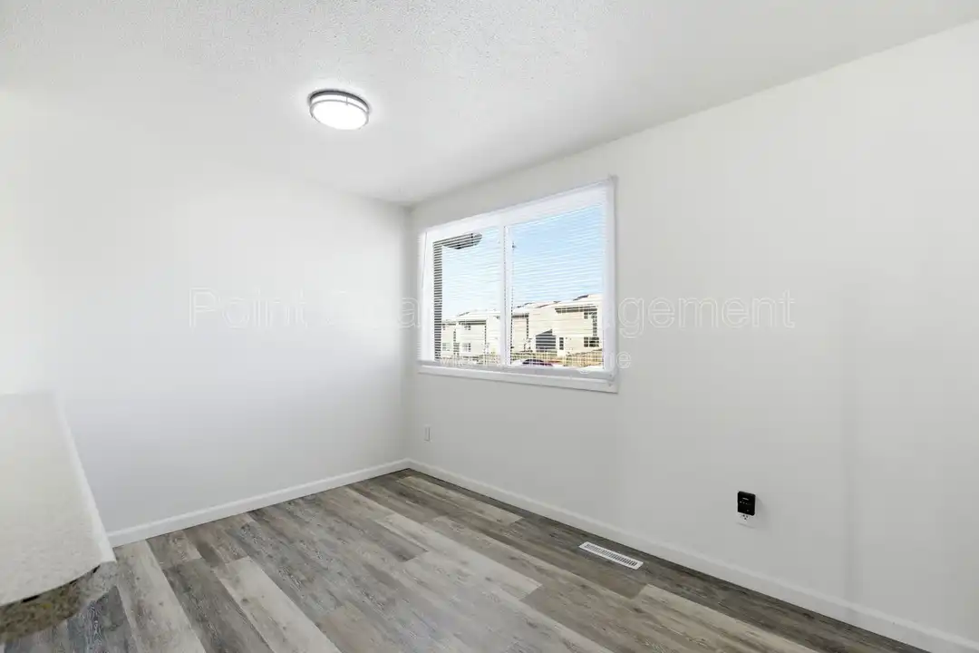 2048 S Cleveland Ave - View 4
