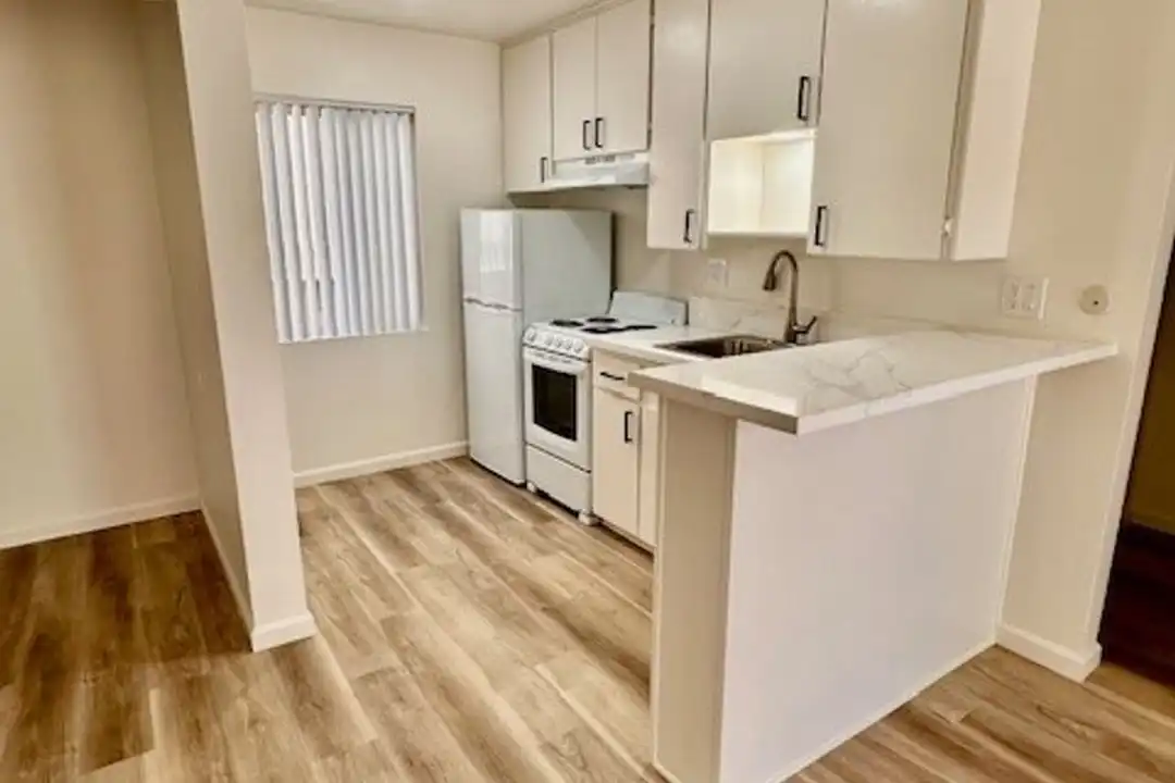 974 Thomas Ave unit 03 - View 2