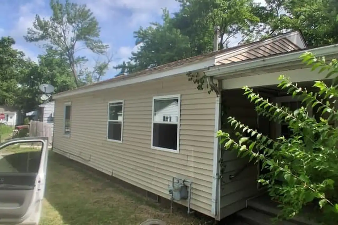 11 B Ln – photo 1 of 16