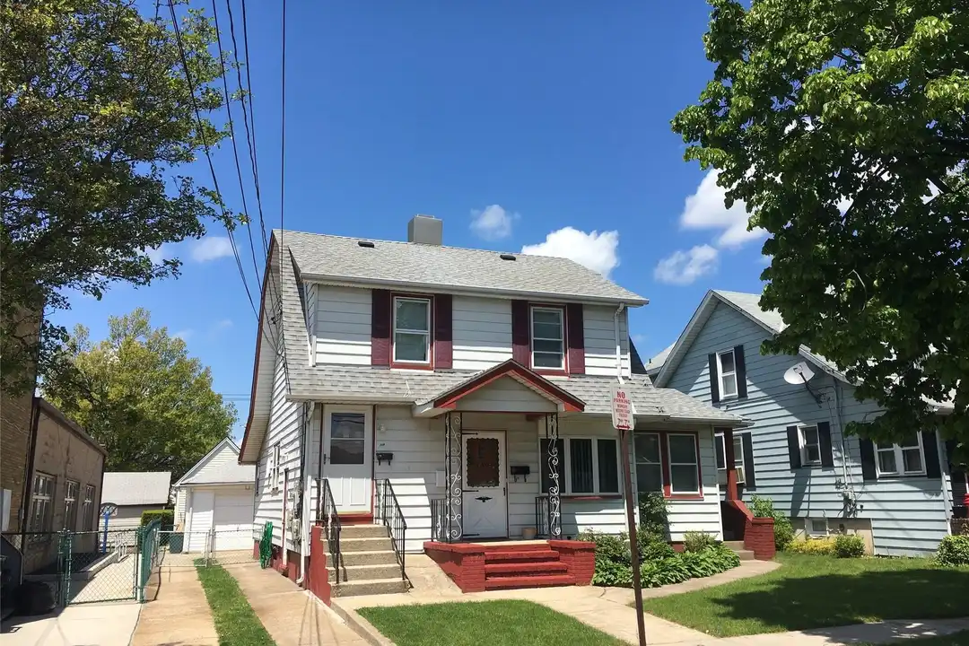 130 Jefferson Ave #2ND – photo 1 of 12
