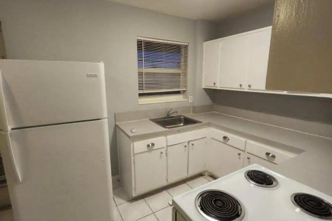 2917 Middle River Dr - View 4
