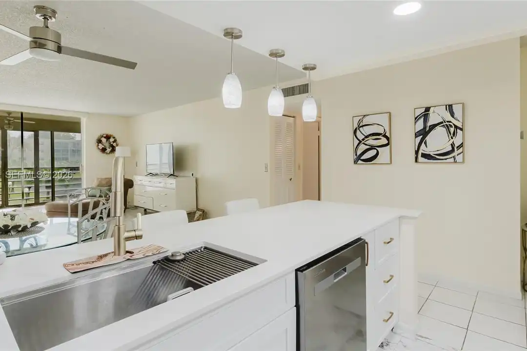 Apartment in Dania Beach - View 3