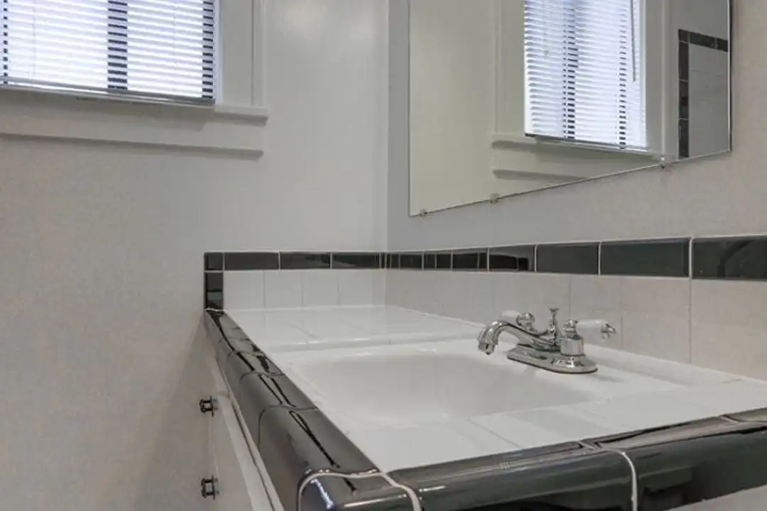2421 NE Irving St unit 014 - More