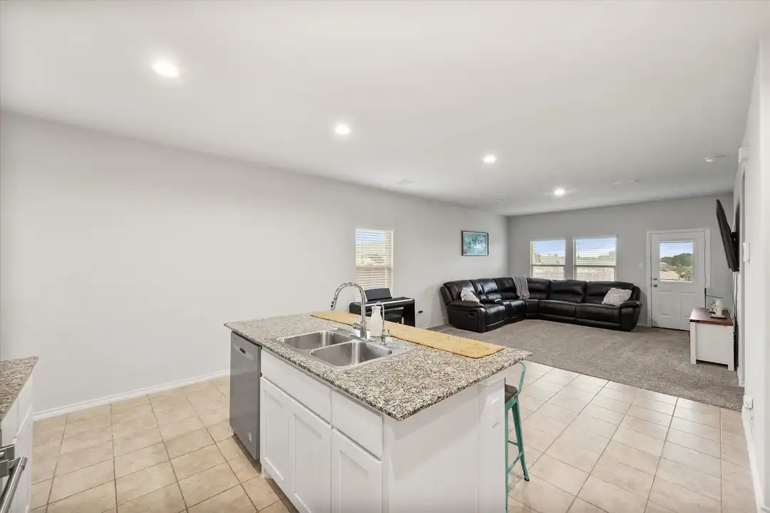 105 Greengate Dr - More
