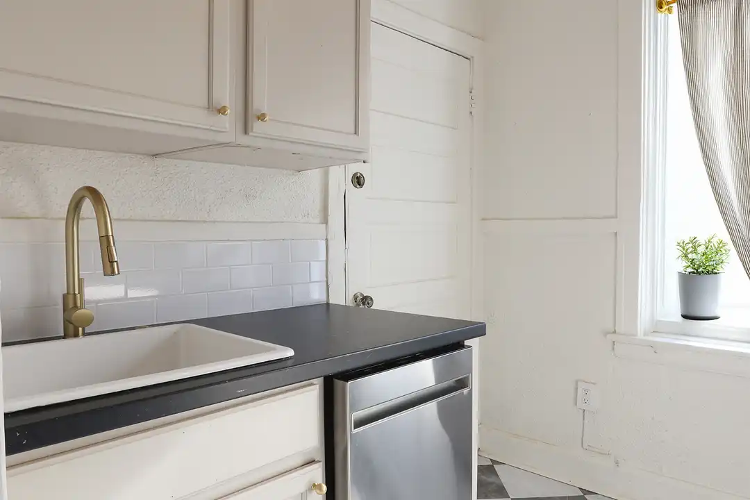 148 Clark Pl unit #5 – pohled 6
