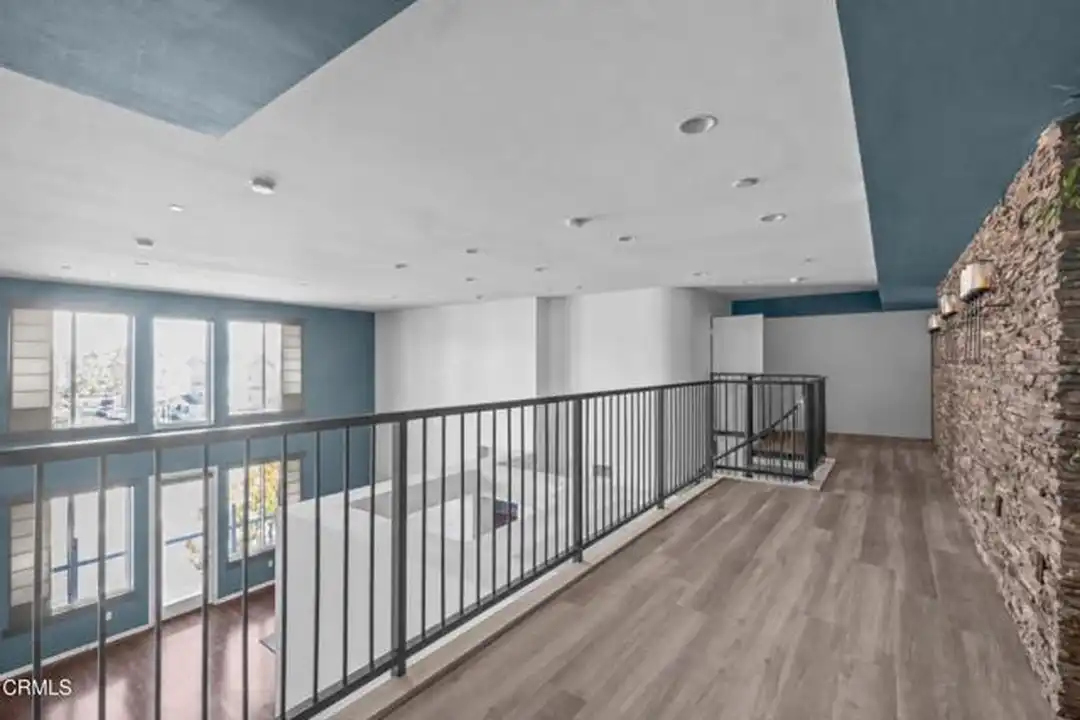 1901 Victoria Ave unit 201 - View 4