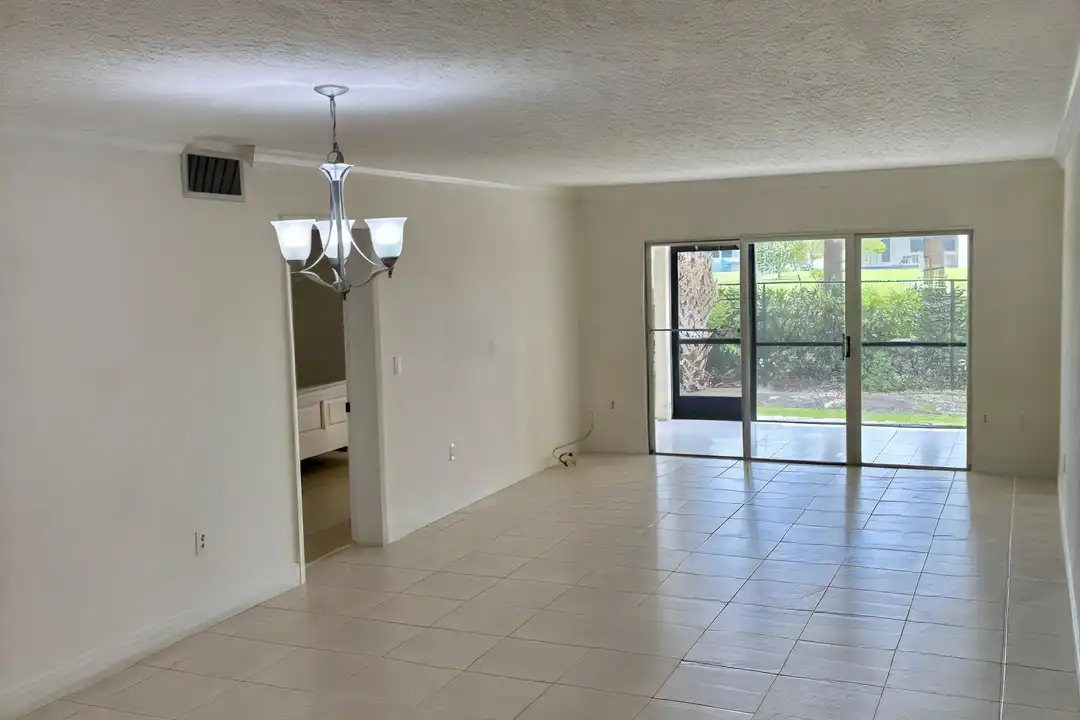 4040 Crystal Lake Dr unit 101 - More