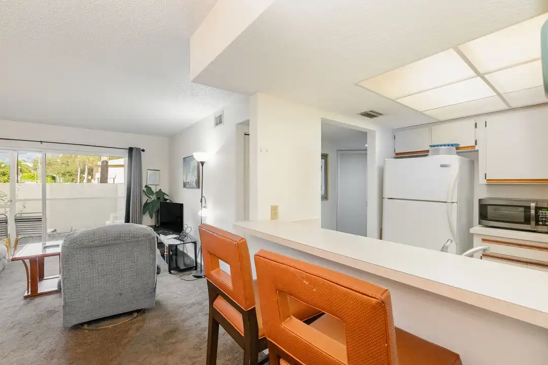 993 Sonesta Ave NE unit # A-103 - View 6
