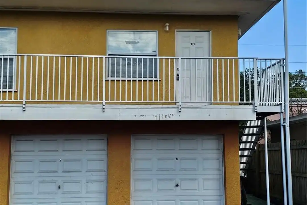 119 N Evergreen Ave #203 – photo 1 of 14