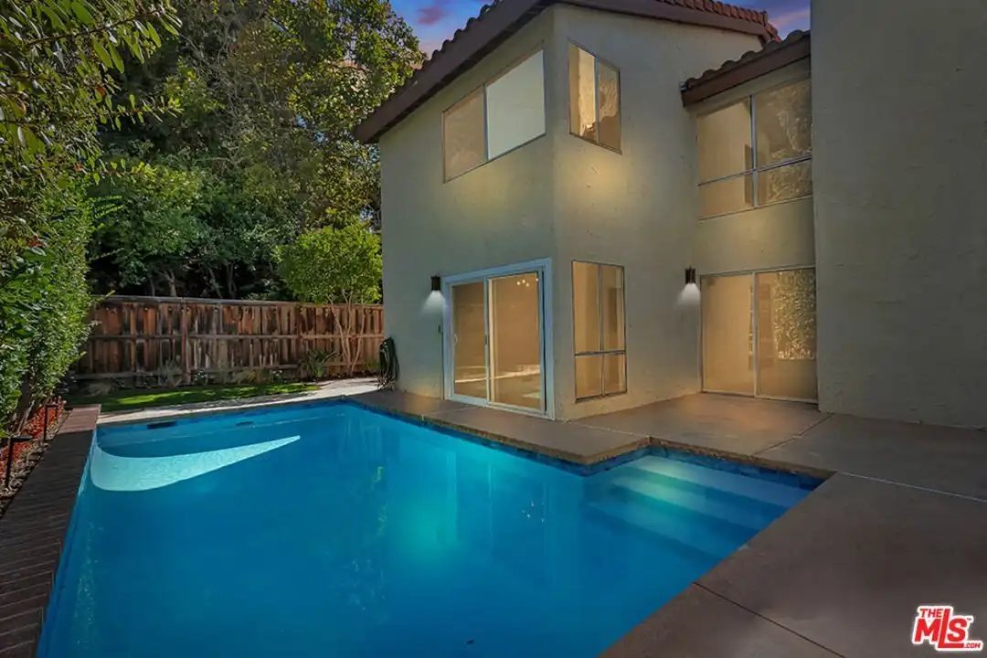 Apartment in Thousand Oaks - View 3